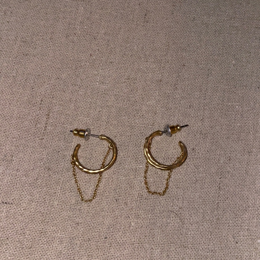 Stella & dot hoop earrings with small chain